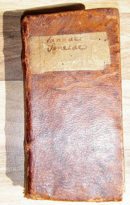 Lucius Annaeus Seneca, genannt Seneca der Jngere (* etwa im Jahre 1 in Corduba;  65 n. Chr. in der Nhe Roms), war ein rmischer Philosoph, Dramatiker, Naturforscher, Politiker und als Stoiker einer der meistgelesenen Schriftsteller seiner Zeit.

Sammlung von Werken in lateinischer Sprache - verlegt 1665 in  Lugduni/Leiden(NL) - 288 Seiten - 11 x 6 x 2 cm . -  59 € mtl./K 650 €